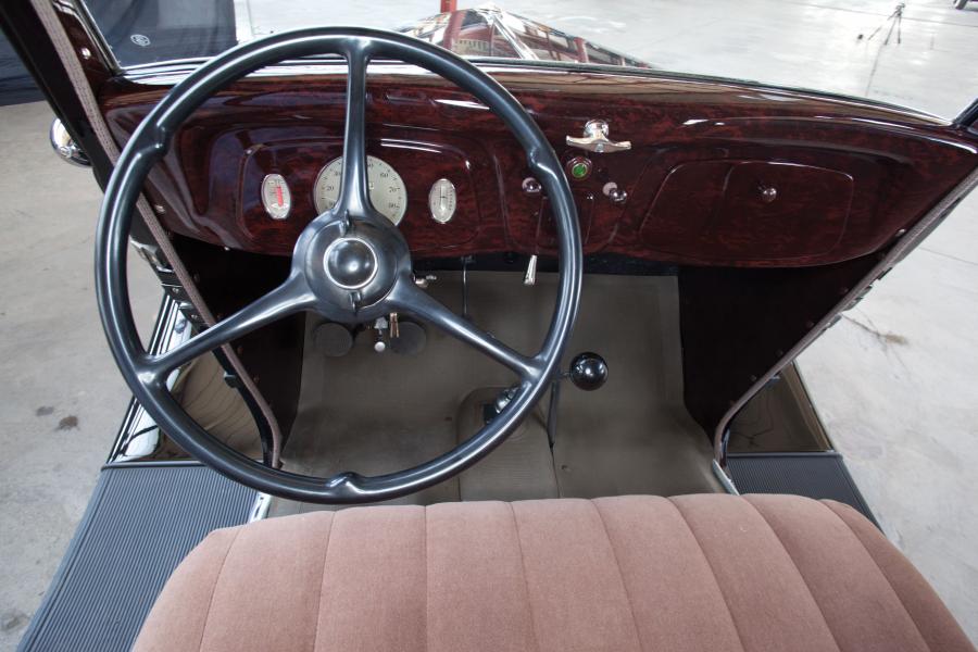 Ford V8 DeLuxe 3-Window Coupe 1934 года  (фото 22 из 24)